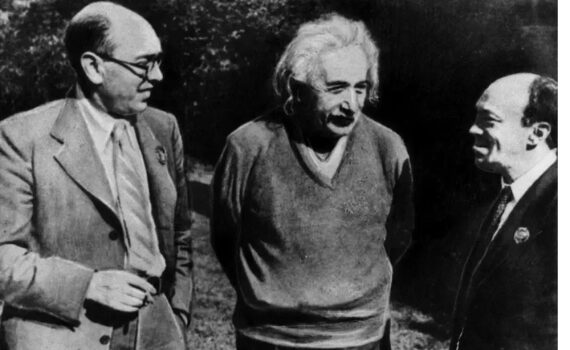 Itzik Feffer, Albert Einstein and Solomon Mikhoels (1943)